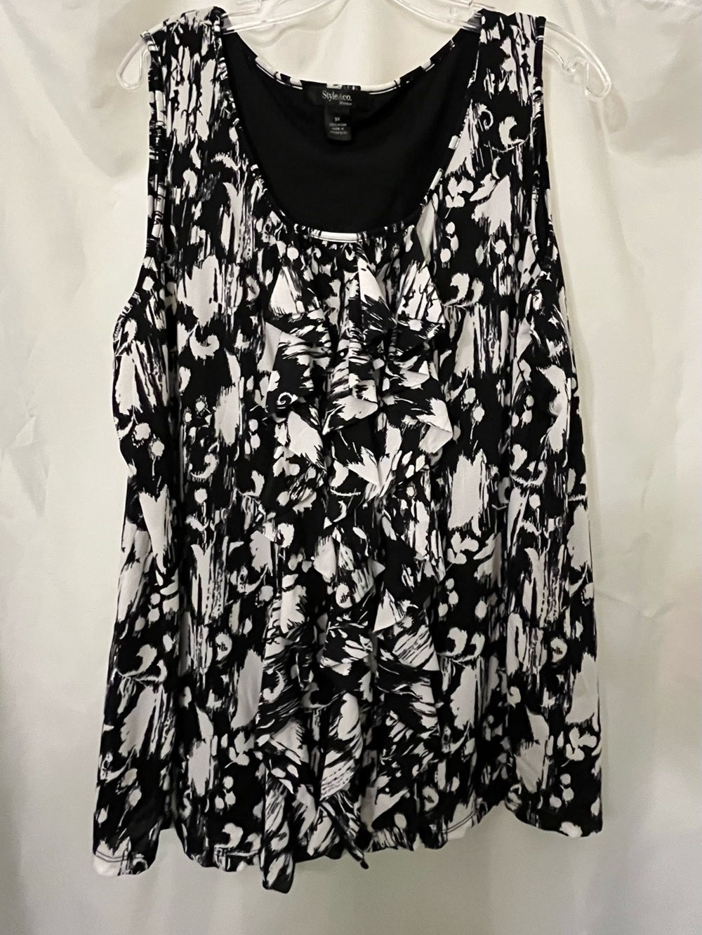 Style & Co. Black and White Ruffled Sleeveless Top Plus Size 3X